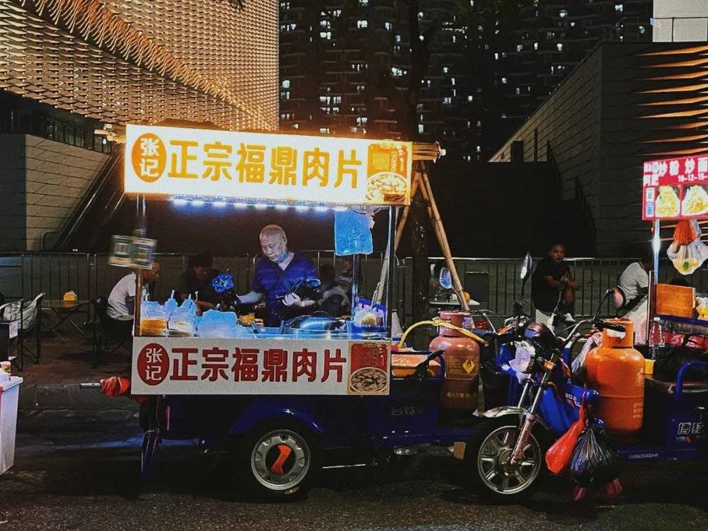 年轻人涌入后，深圳高龄摆摊人被挤对的收入和出路